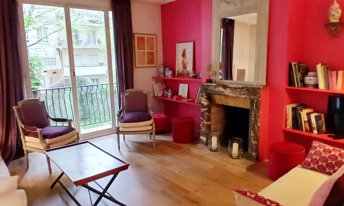 Neuilly-sur-Seine Apartment | Quiet, green apartment