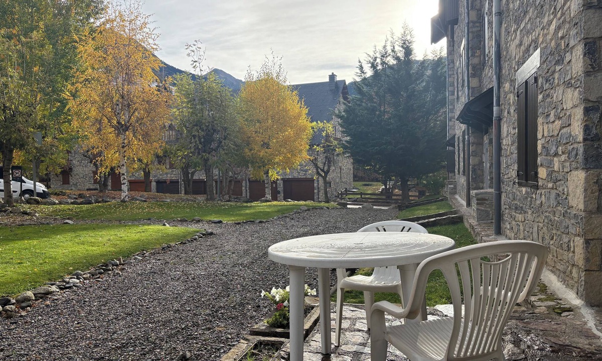 Taull Apartment | Quiet ground floor Besiberri 11