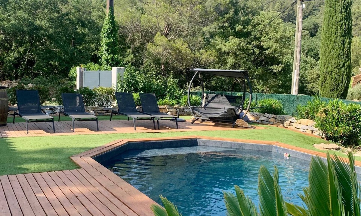 Evenos House | Quiet ground floor house