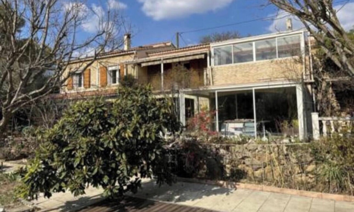 Barjols House | Quiet guest house in the heart of the village of Barjols Billiards Baby jacuzzi Pets