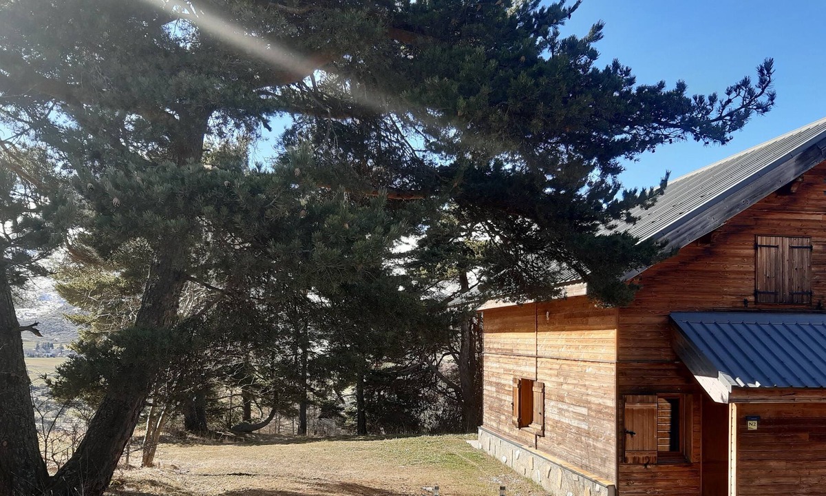 La Joue du Loup Ski Chalet | Quiet half chalet on one level, not overlooked.