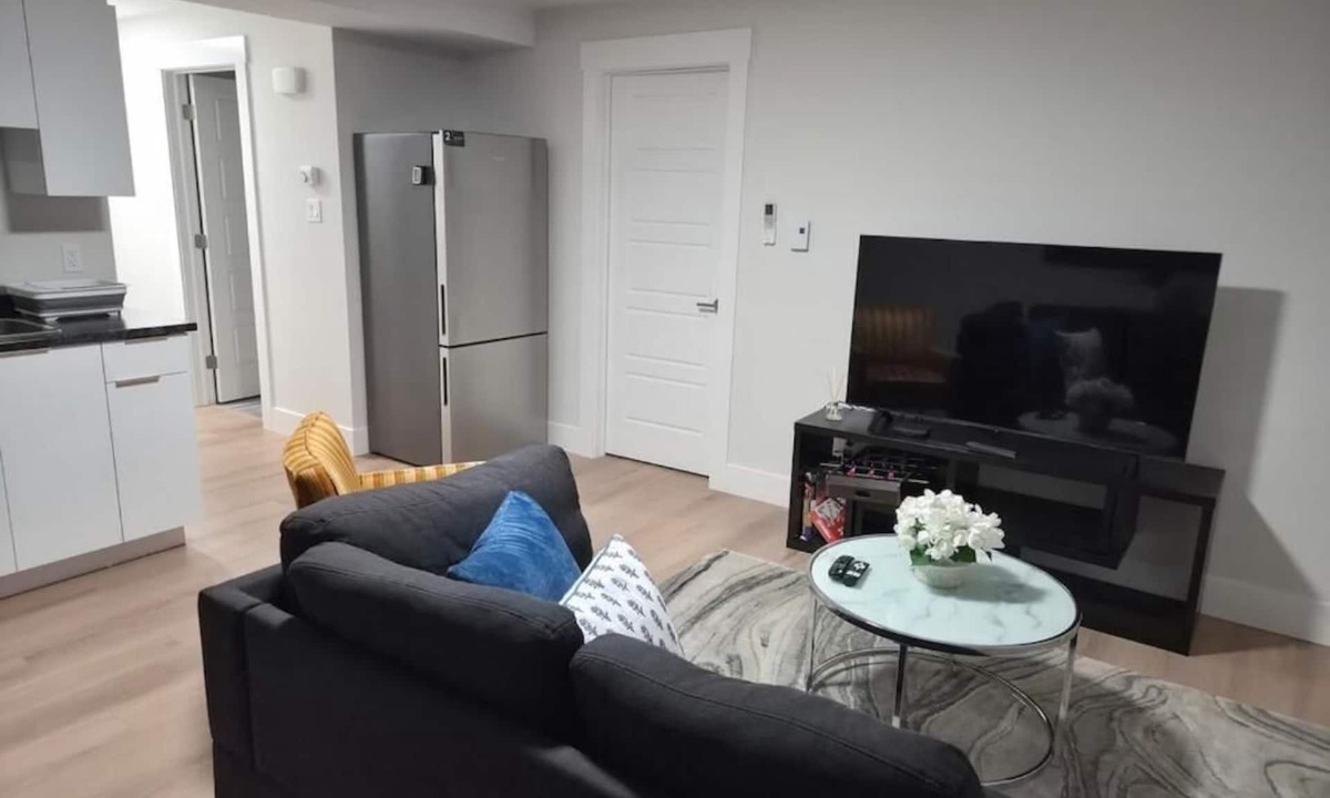 Riverview Apartment | Quiet Haven - One-bedroom Suite