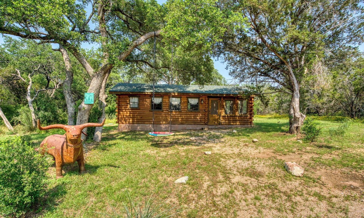 Marble Falls Cabin | Quiet Hill Country Cabin King Bed Near Lake