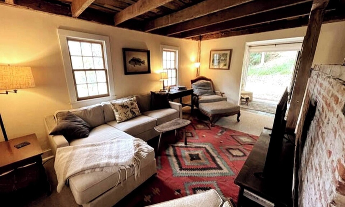 Gaylordsville House | Quiet Historic Retreat