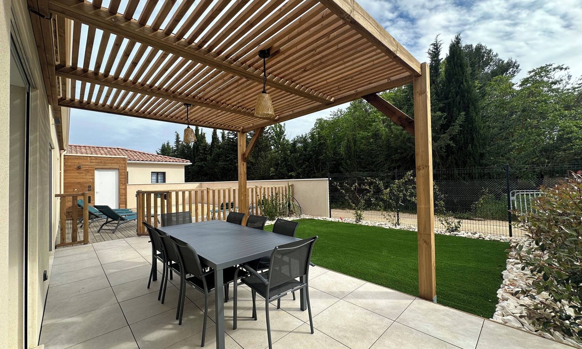 Montaren-et-Saint-Mediers House | Quiet house with pool sleeps 8