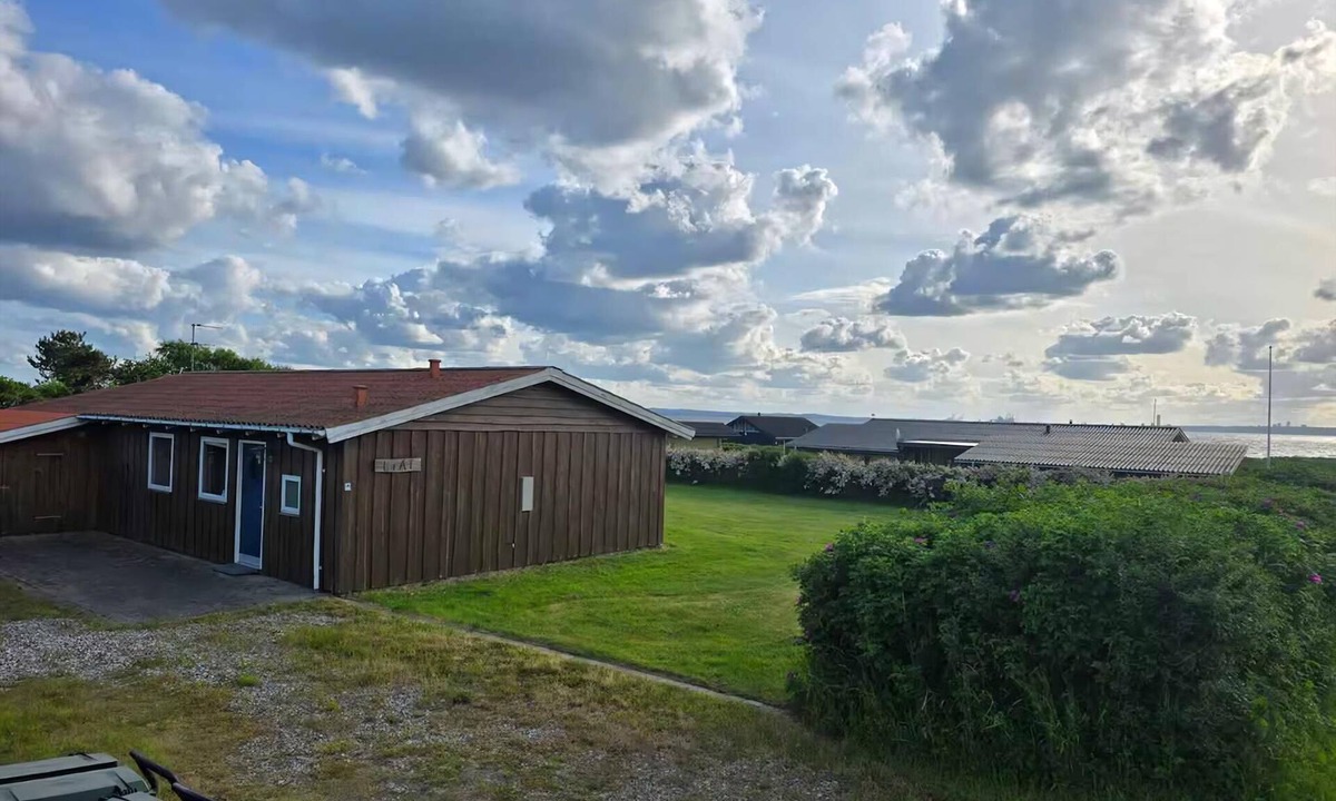 Skødshoved Strand House | Quiet holiday home with view to Aarhus Bay