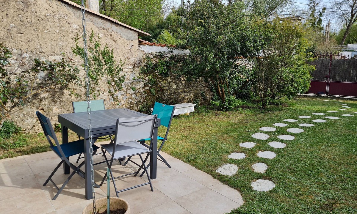 Pons House | Quiet house 90 m² near river