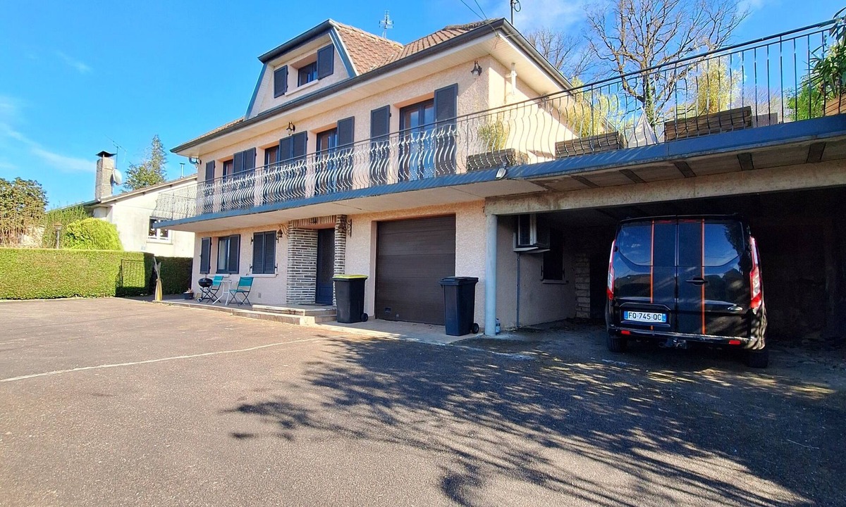 Baume-les-Dames House | Quiet house close to shops