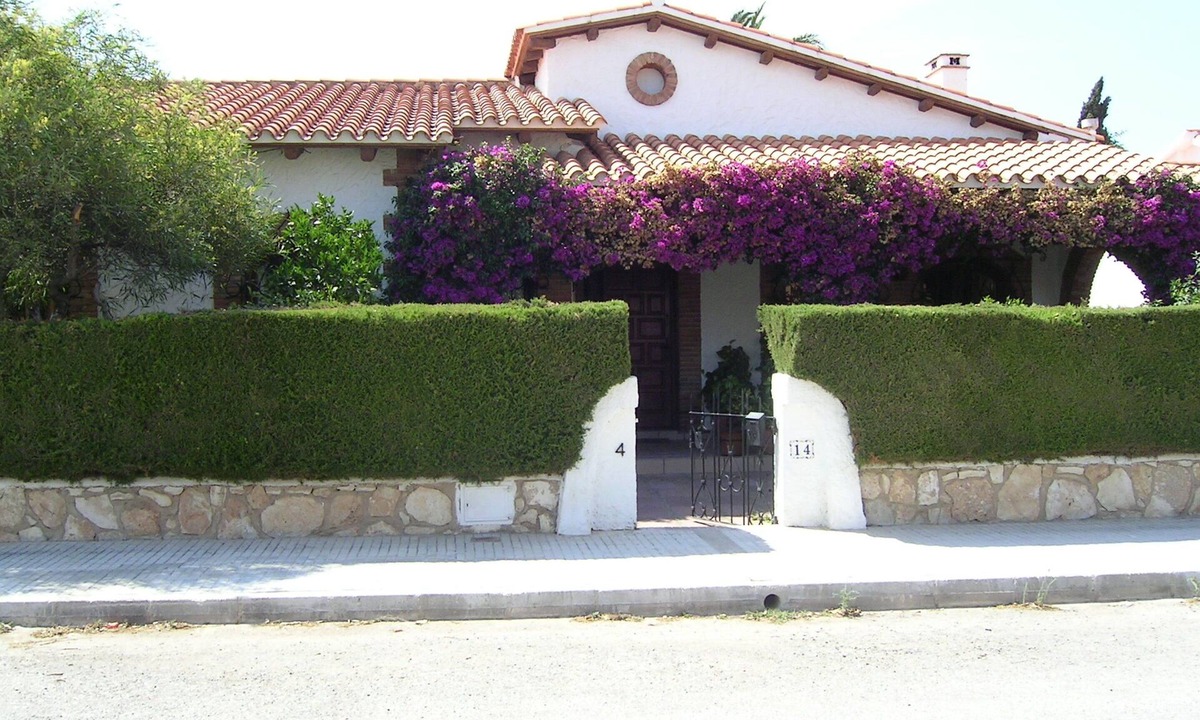 Costa del Zefir House | Quiet House, delightful and confortable with free wifi.