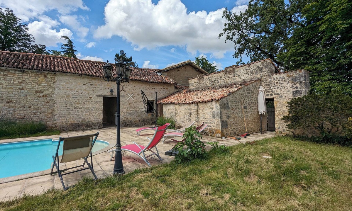 Savigny-Levescault House | Quiet house near Poitiers and Futuroscope