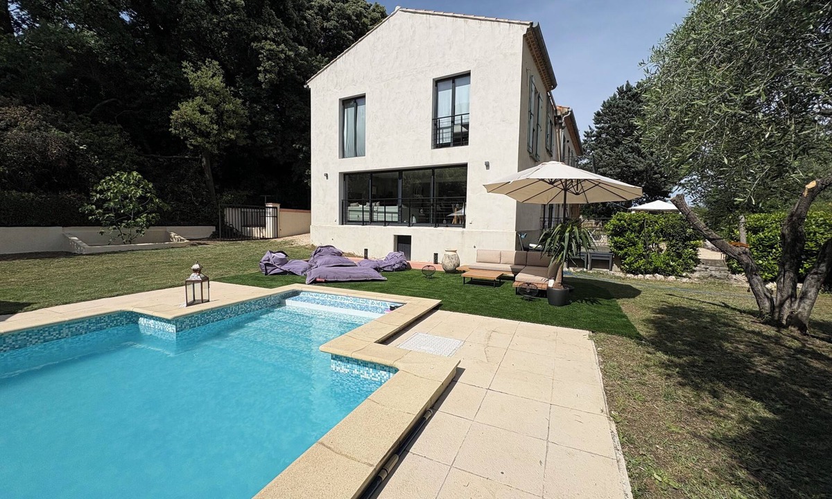 Rochefort-du-Gard House | Quiet house not overlooked, air-conditioned on wooded and enclosed grounds - Parking.