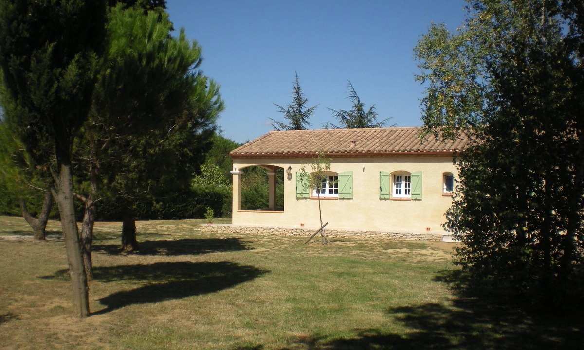 Carcassonne House | Quiet house near a landscaped lake