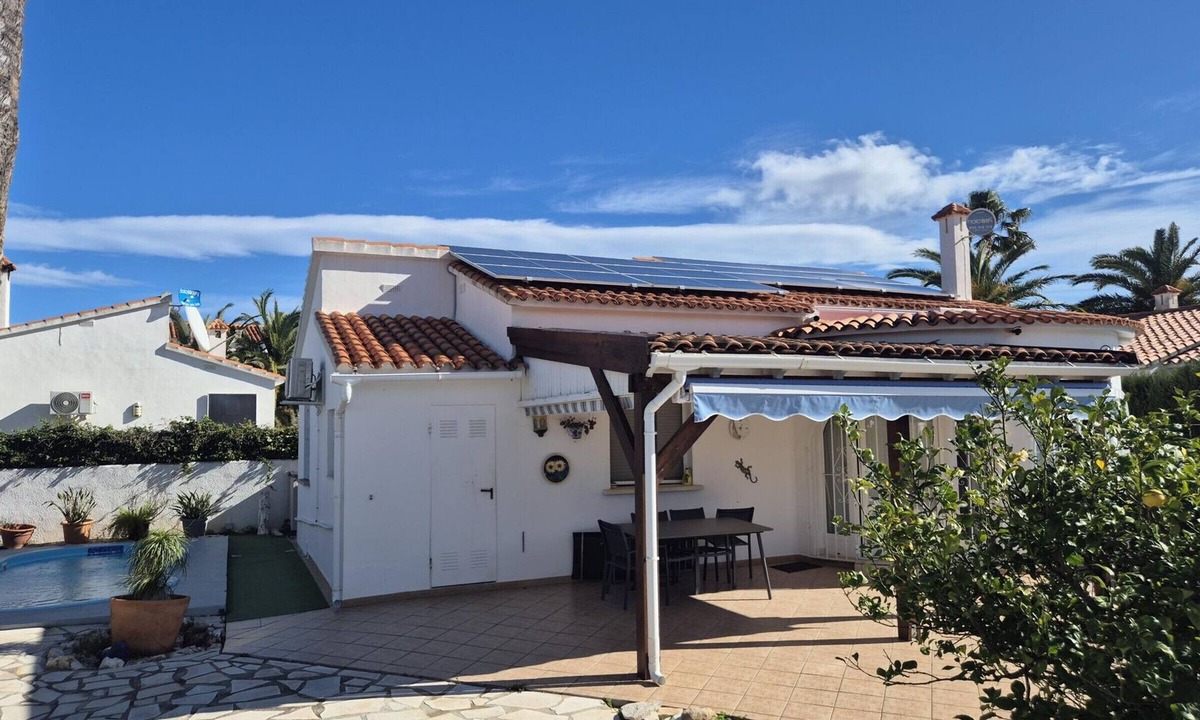 Les Deveses Villa | Quiet house with pool near the sea - 4 guests
