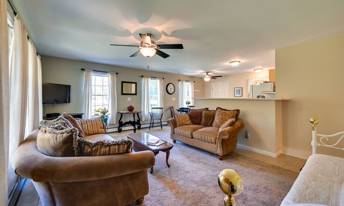 Killingworth Apartment | Quiet Killingworth Rental w/Deck & Grill!