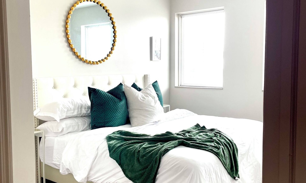 Uptown District Apartment | Quiet King Size with City Views