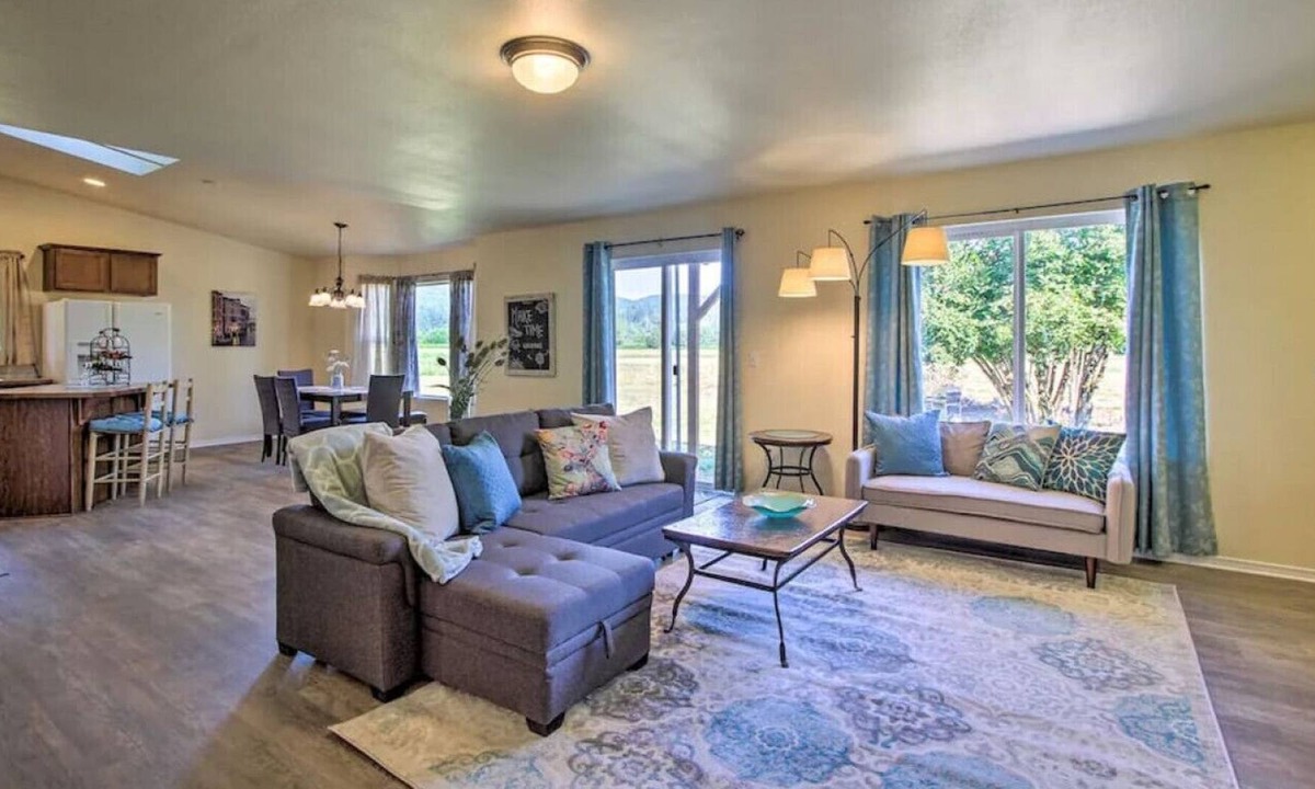 Saginaw House | Quiet large home all to yourself