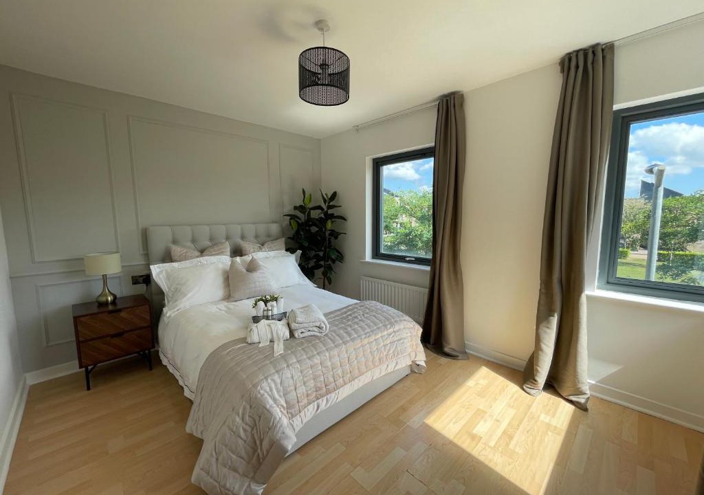 Thames House | Quiet Luxe Home with GYM and Free Parking