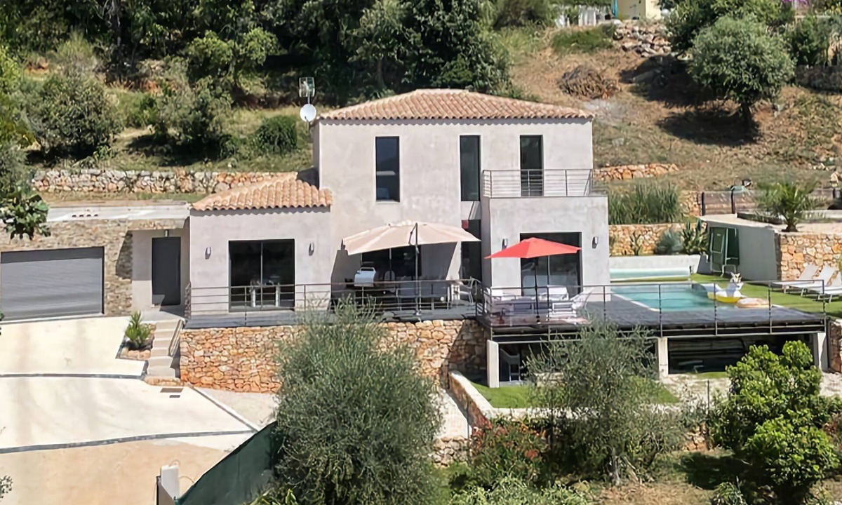 Le Tignet Villa | Quiet modern villa with swimming pool