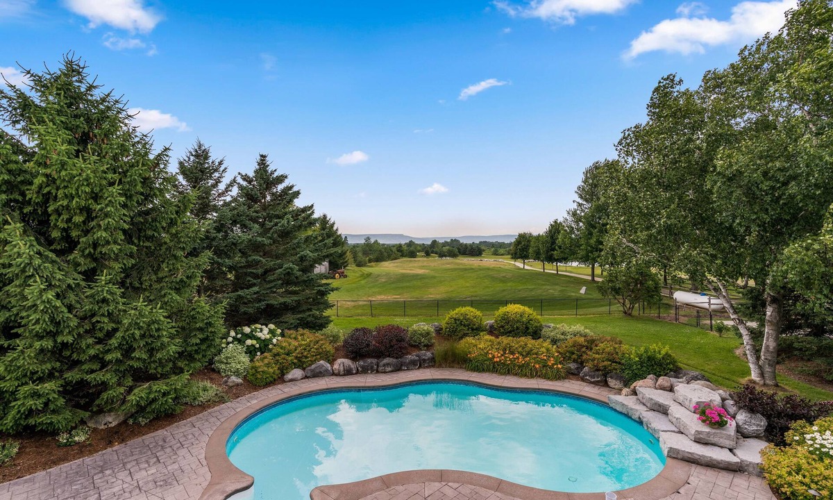Clearview Township House | -Quiet Mountainview Retreat with Private Pool