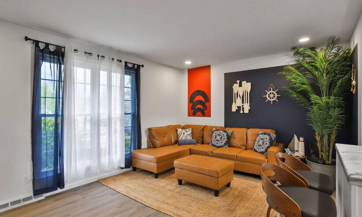 Maryland Heights Apartment | Quiet Neighborhood-Near Eats & Shops-Airport!