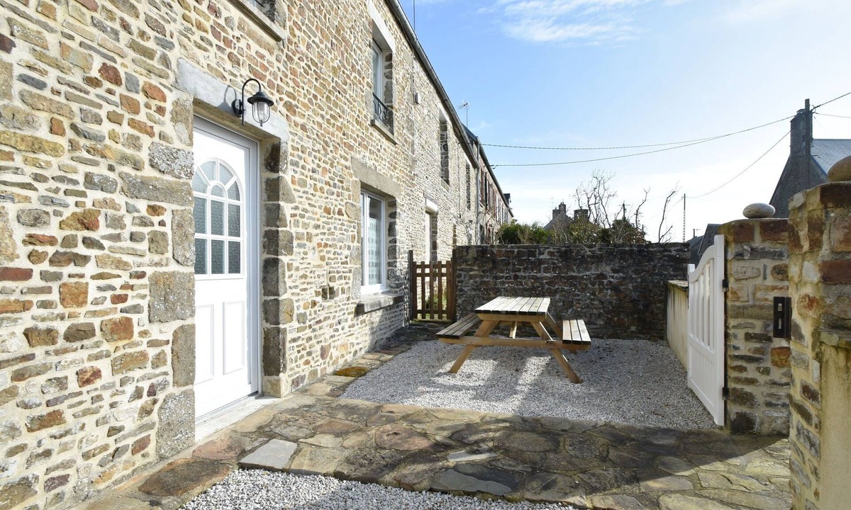 Saint-Remy-des-Landes House | Quiet Normandy Retreat