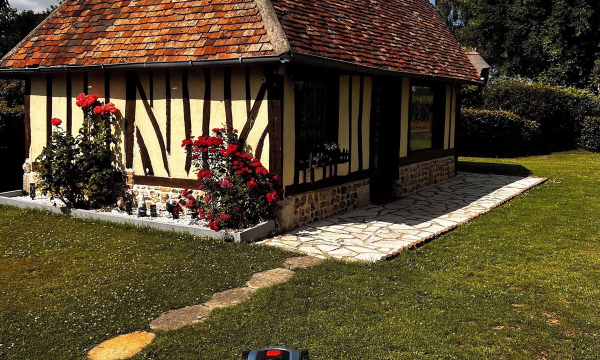 Lieuvin Pays d'Auge House | Quiet normandy house in a green setting