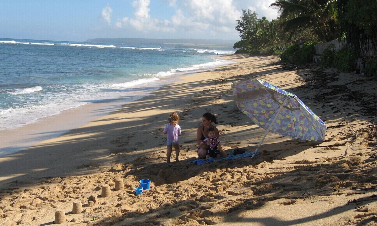 Mokuleia House | Quiet North Shore Beachfront Home