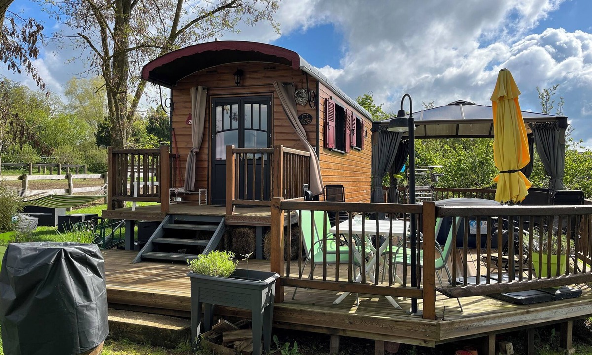 Clamerey Cabin | Quiet, out of sight, multiple visits very close.