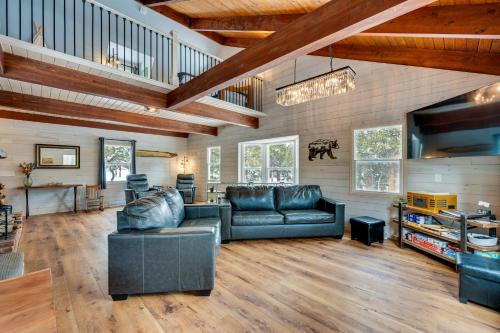 Allenspark House | Quiet + Peaceful Home in Allenspark w/Deck!