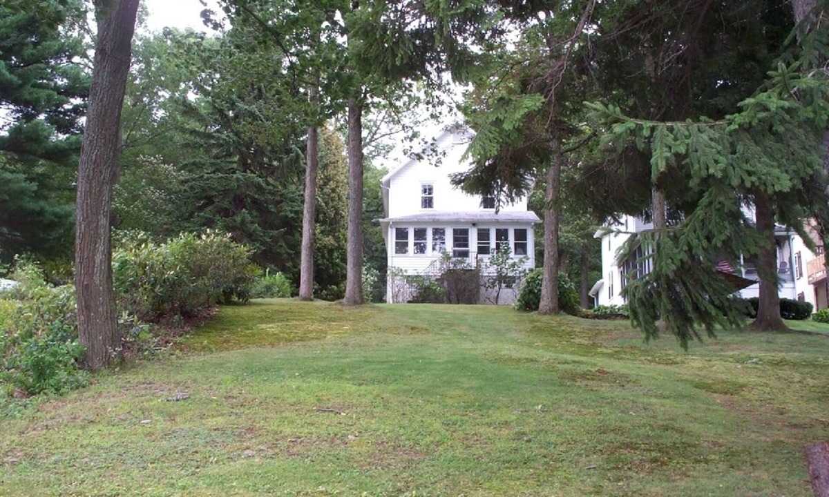 Wapwallopen Cottage | Quiet Peaceful Lily Lake Retreat