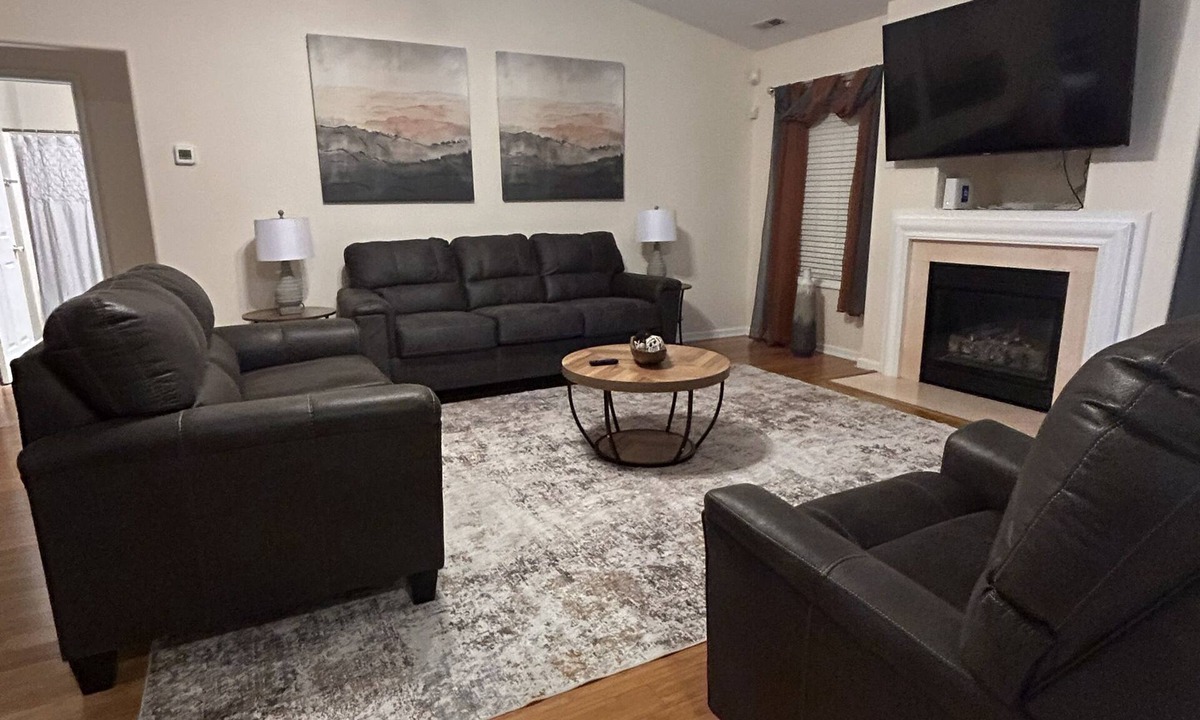 Steele Creek House | Quiet & peaceful retreat, close to popular Charlotte attractions.