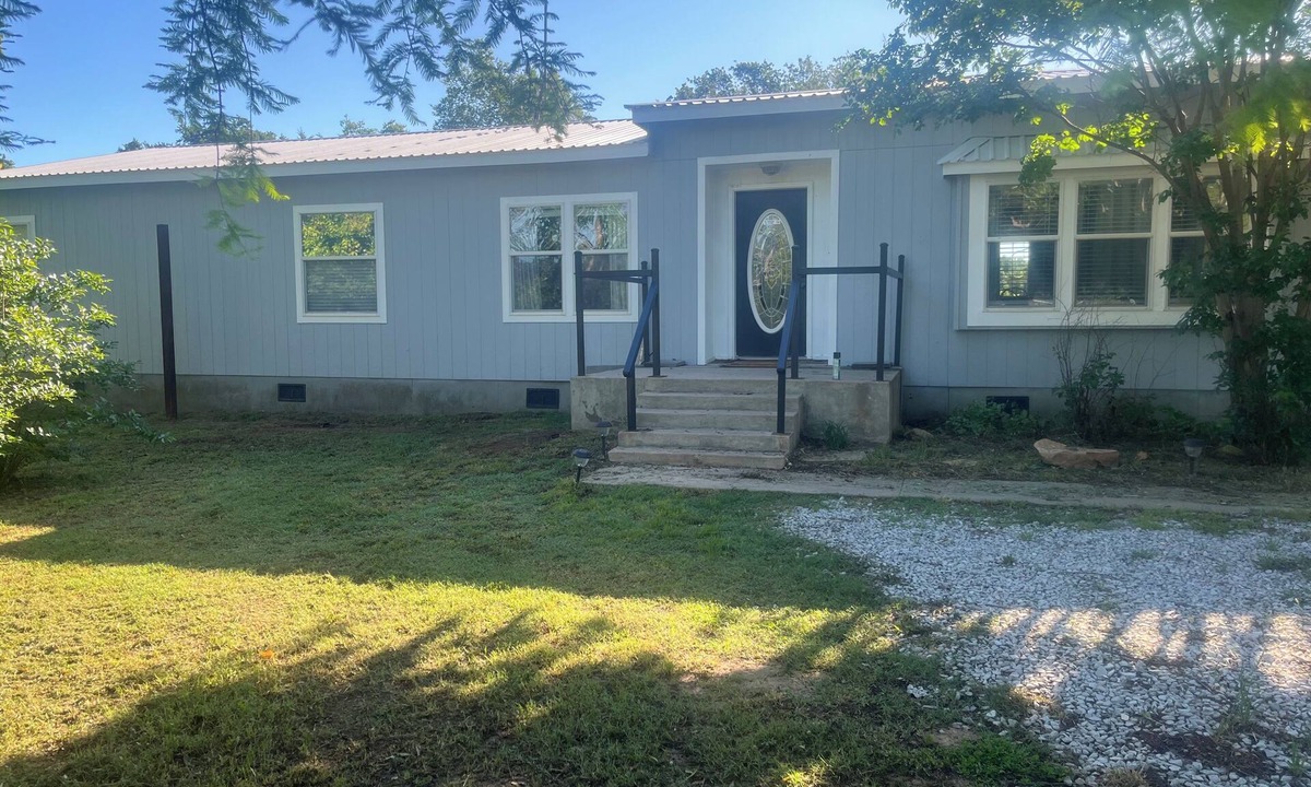 Gordonville House | Quiet, Peaceful, Spacious home on large acreage- Lake Murray