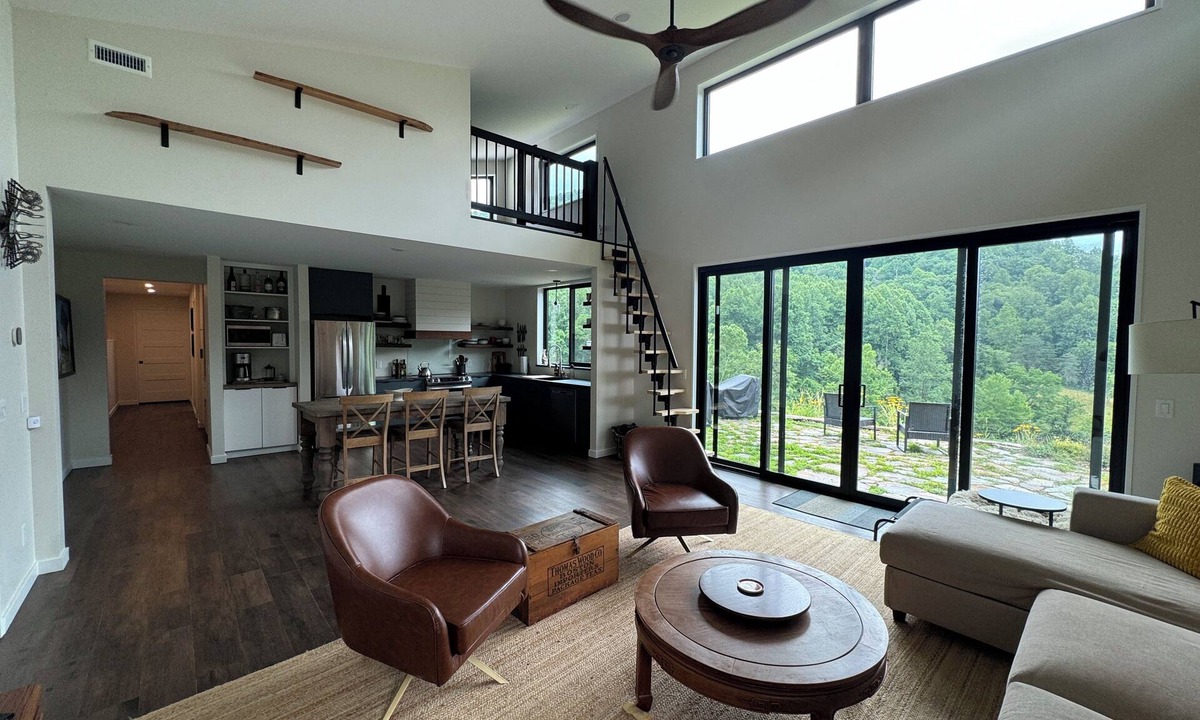 Haywood House | Quiet, Pet-friendly, Mountain Escape Near Wineries & Hiking