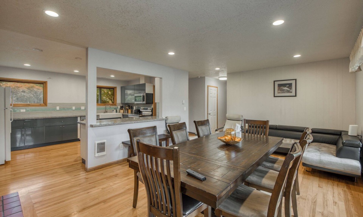 West Haven-Sylvan House | Quiet Place in the Park, 5bdrm/3bth