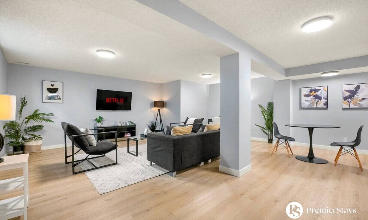 Southeast Calgary Condo | Quiet & Private Getaway » Queen Bed » Sleeps 3+