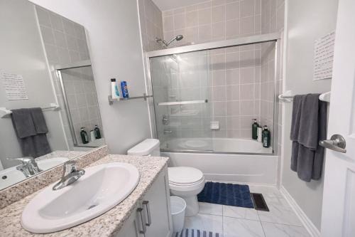 Pinehouse House | Quiet Private Master Suite w Ensuite Great Value