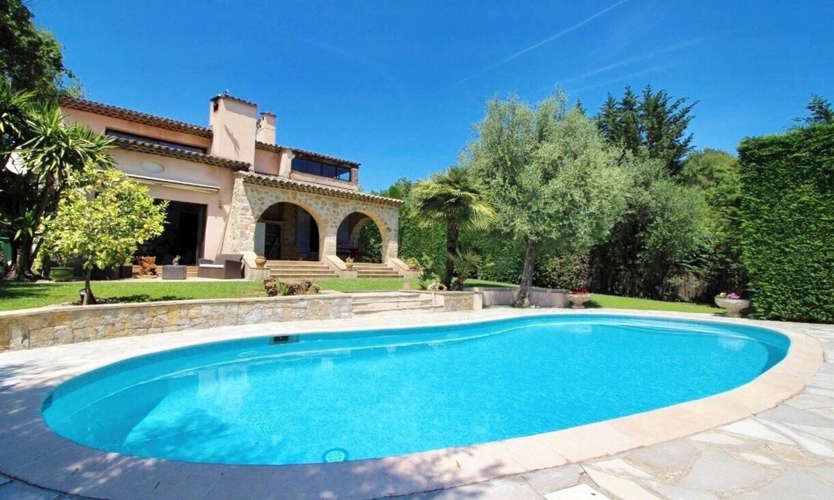 Le Rouret Villa | Quiet Provencal villa with heated pool - 6 bdrms
