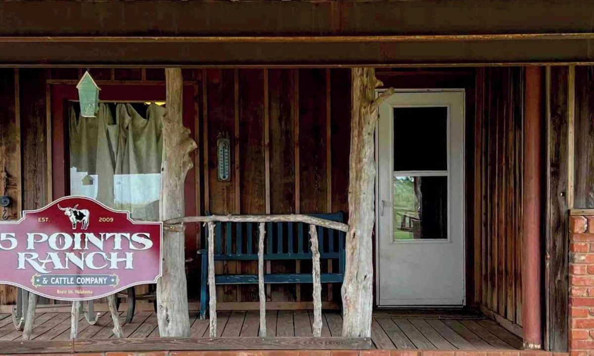 Sayre Cabin | Quiet ranch retreat full of rustic vintage charm! Located off I-40/Old Rt 66