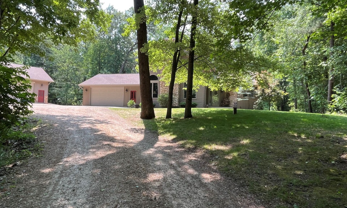 New London House | Quiet relaxing wooded property.