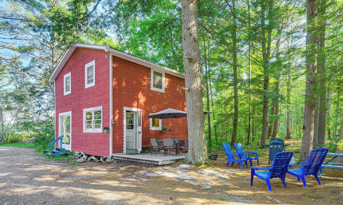Raymond Cottage | Quiet & Remote Cottage on Panther Pond!