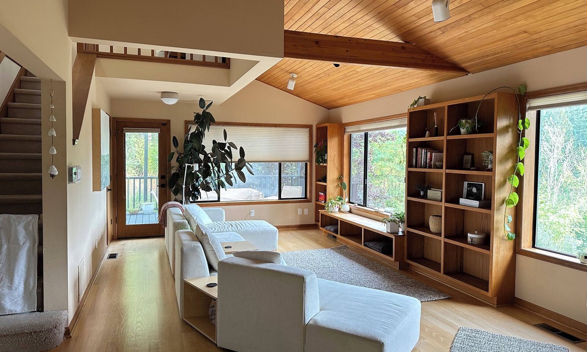 Portland House | Quiet, Remote Workplace for Working Professionals