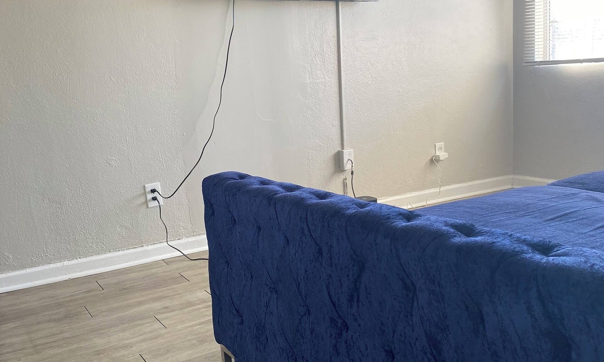 West End Apartment | Quiet Retreat Historic West End Park.