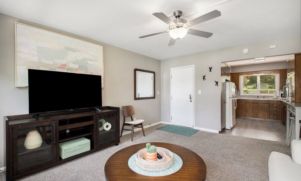 South Central Omaha Apartment | Quiet Retreat Near Arena & Fun Plex Fast WiFi, Parking