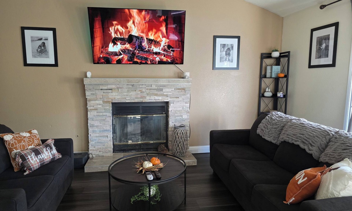 Modesto House | Quiet Retreat Near Hospitalsnnnn