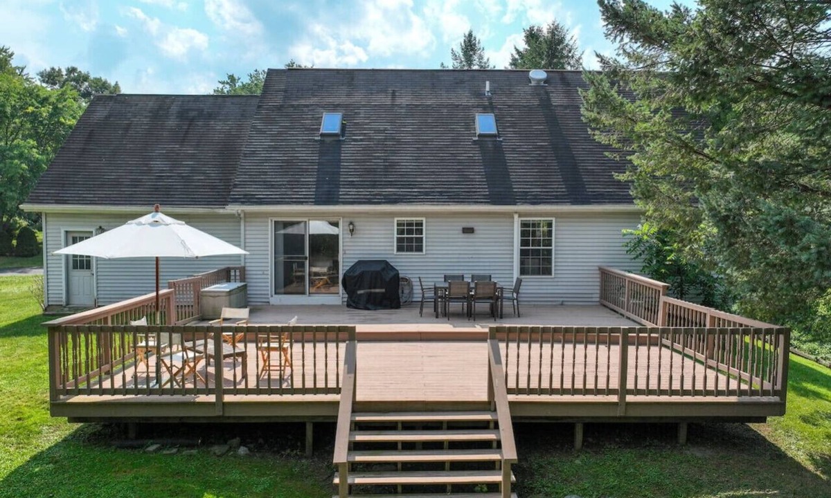 Skaneateles House | Quiet retreat near Village