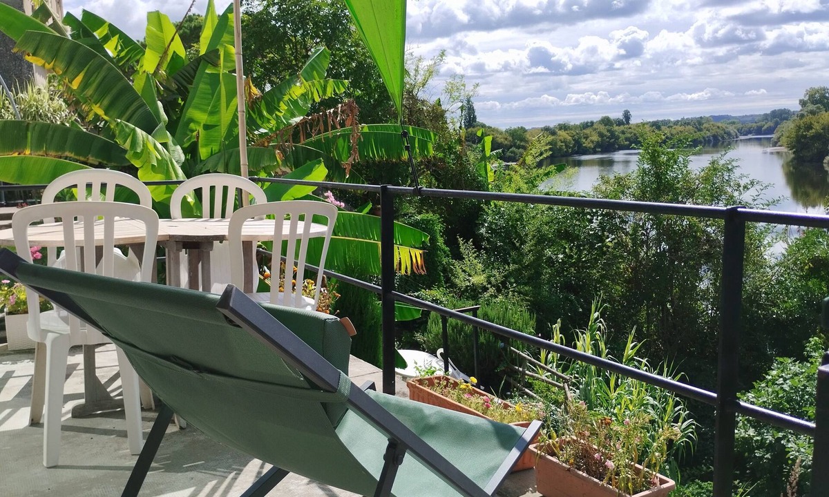 Lamothe-Montravel House | Quiet, riverside village house