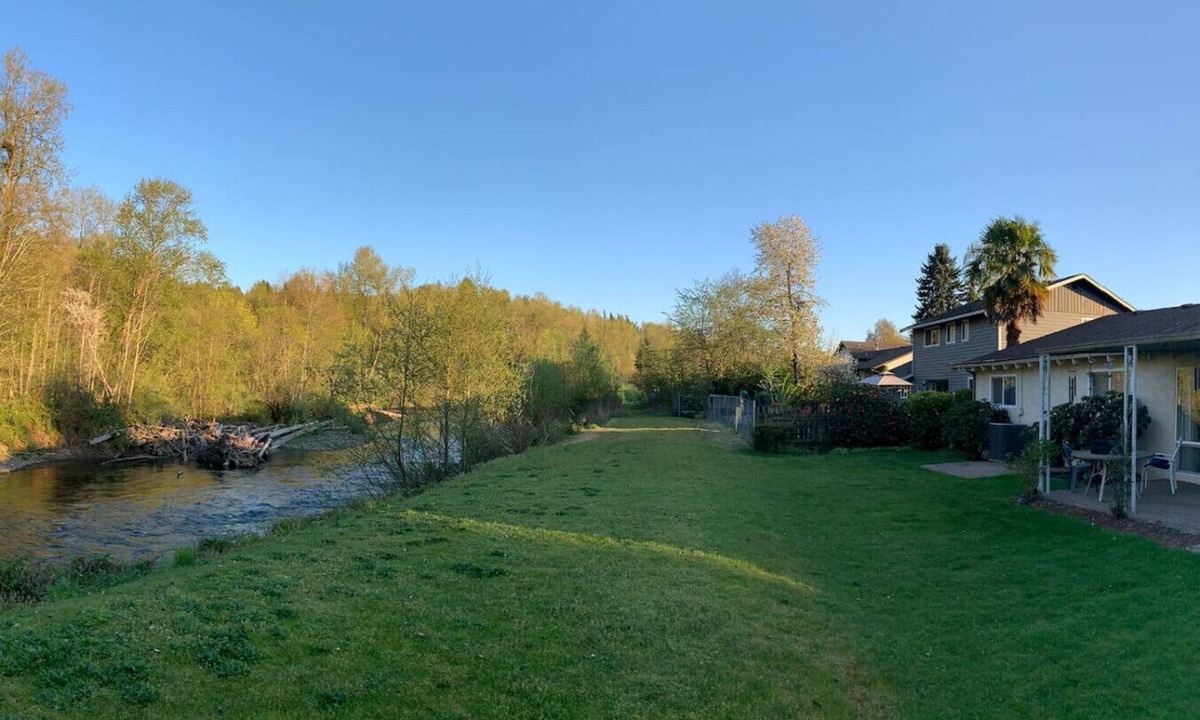 Auburn House | Quiet Riverside Retreat 3bd/2ba