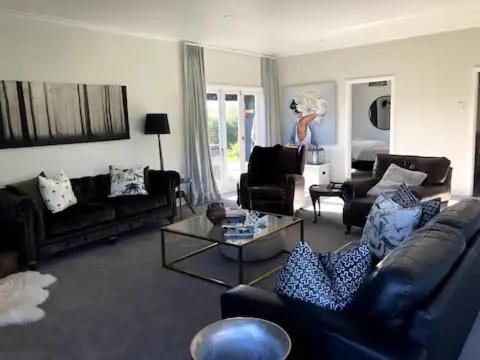 Longlands House | Quiet, Rural Retreat.