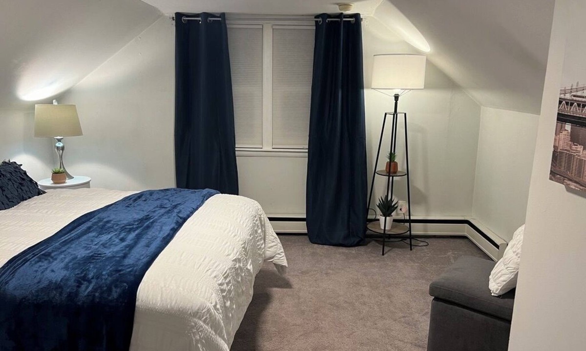 Utica Apartment | Quiet, Safe and private walk to New Hartford