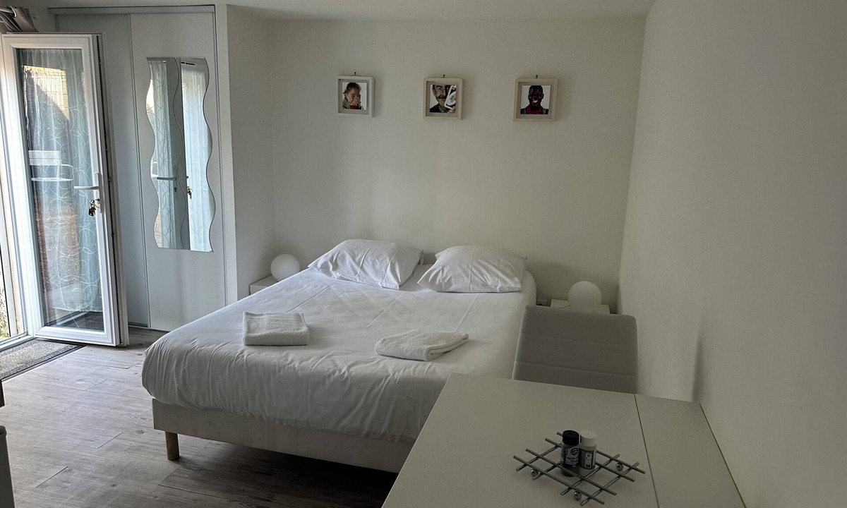 Fondettes Apartment | Quiet, self-contained studio near Tours